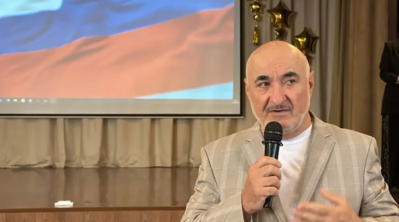 Торжественная линейка поднятия флага Российской Федерации 🇷🇺